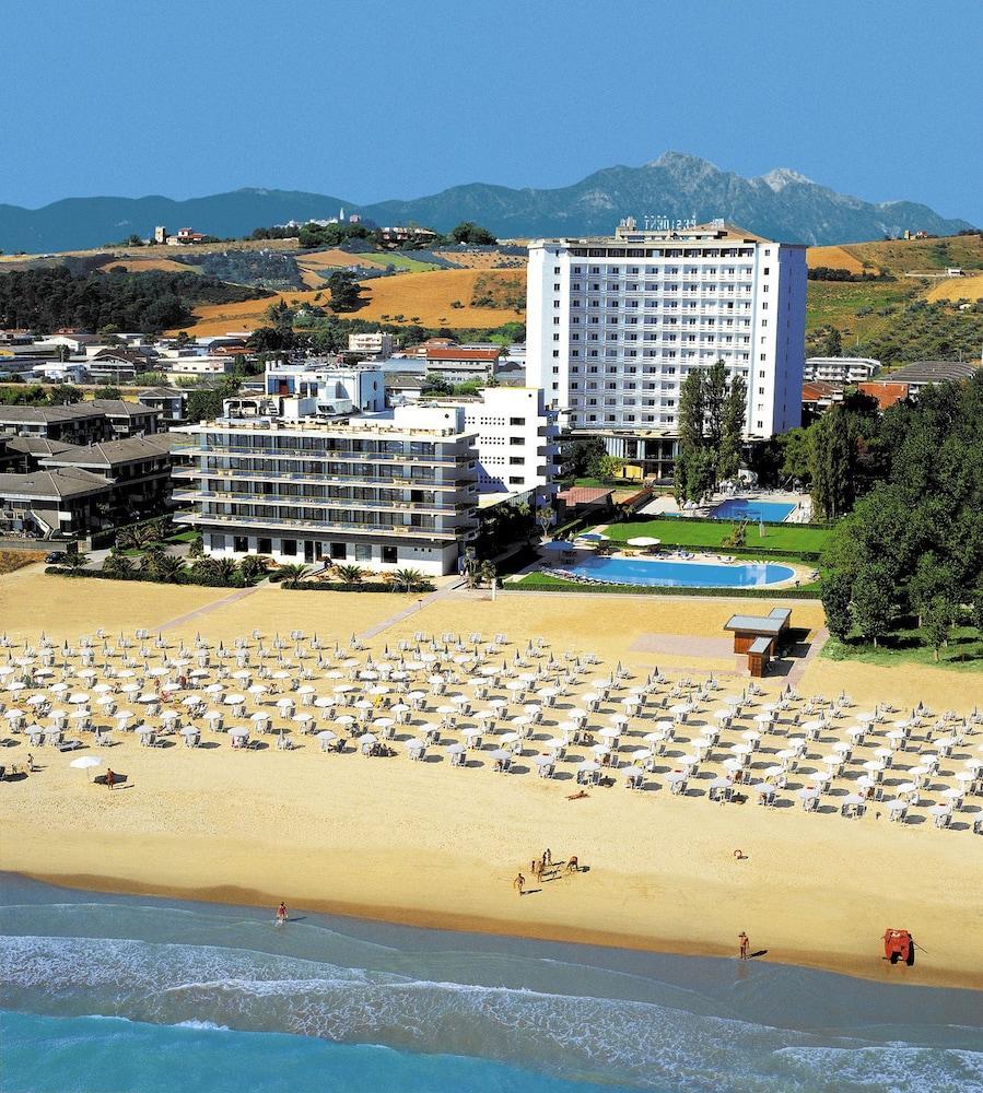 Grand Hotel Berti Silvi Marina Extérieur photo